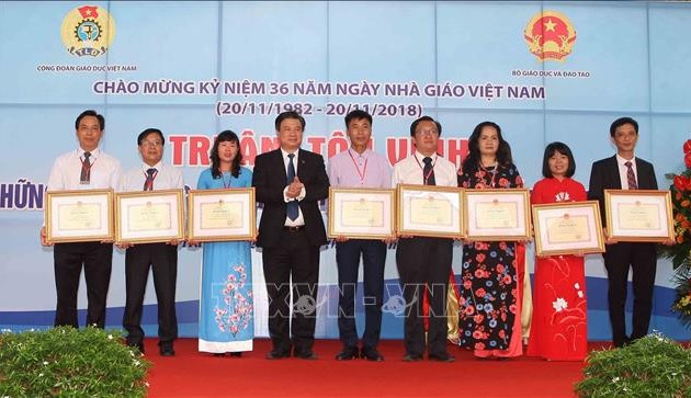 Célébrations de la journée des enseignants vietnamiens