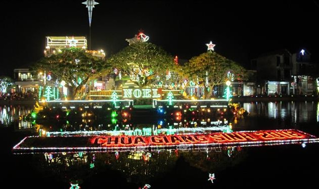 Noël fêté en grande pompe au Vietnam 