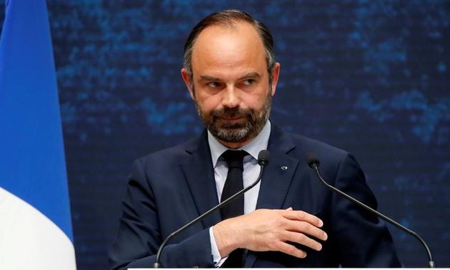 Grand débat en France: Édouard Philippe veut baisser les impôts “plus vite” 