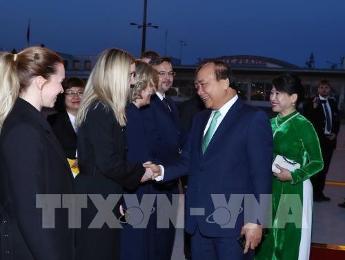 Le Premier ministre Nguyên Xuân Phuc est rentré à Hanoï 