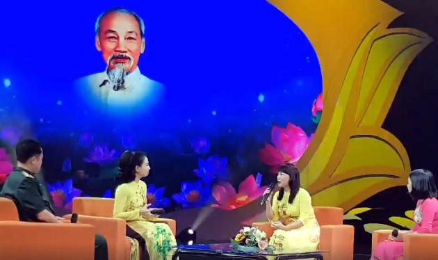 Rencontre entre les figures exemplaires du mouvement «Etudier et suivre l’exemple moral du président Hô Chi Minh»