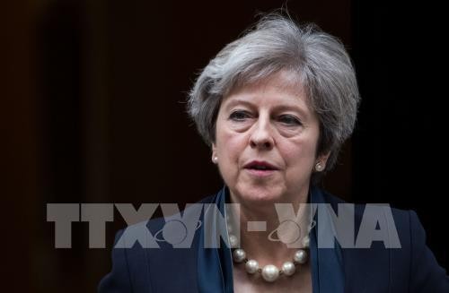 Brexit: May s'en va mais le «backstop» demeure, prévient Barnier