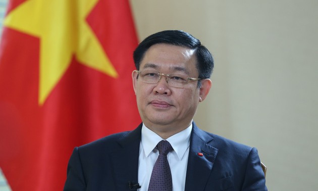 Vuong Dinh Huê en tournée au Myanmar et en République de Corée