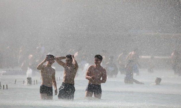 Vague de chaleur en France: pour la première fois, l'alerte rouge “canicule” déclenchée