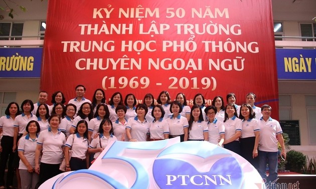 50 ans du lycée à options de langues étrangères de l’Université nationale de Hanoi