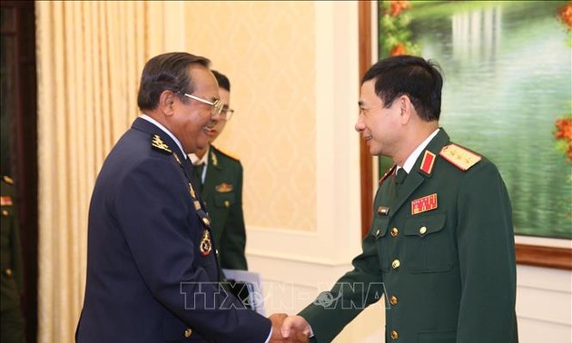 Un commandant de l'Armée de l'air cambodgienne au Vietnam