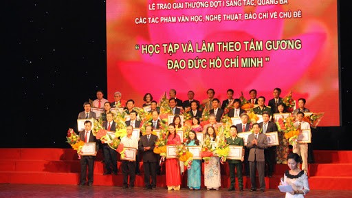 Remise des prix d’écriture sur l’exemple moral de Hô Chi Minh