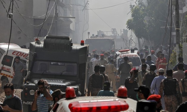 Pakistan: 97 morts pour 2 survivants dans l'écrasement d'un Airbus A320 à Karachi