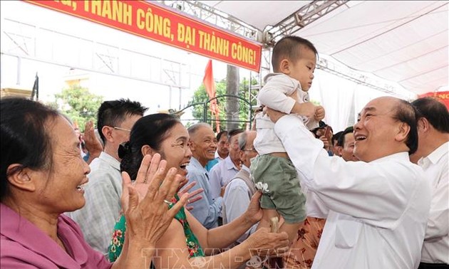 Nguyên Xuân Phuc à la Journée de la grande union nationale à Hai Duong