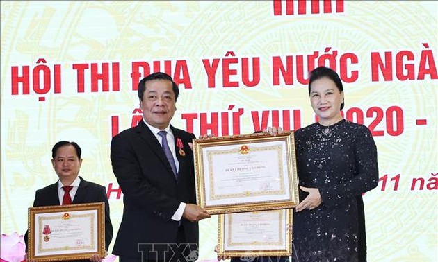 Nguyên Thi Kim Ngân au 8e congrès d’émulation patriotique du secteur bancaire