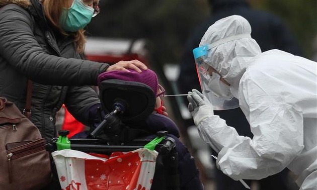 Les États-Unis autorisent le premier test Covid-19 à domicile et sans ordonnance