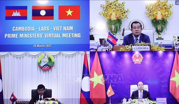 Entretien virtuel entre les Premiers ministres vietnamien-laotien-cambodgien