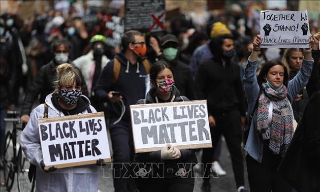 Royaume-Uni: Il faut faire plus contre le racisme