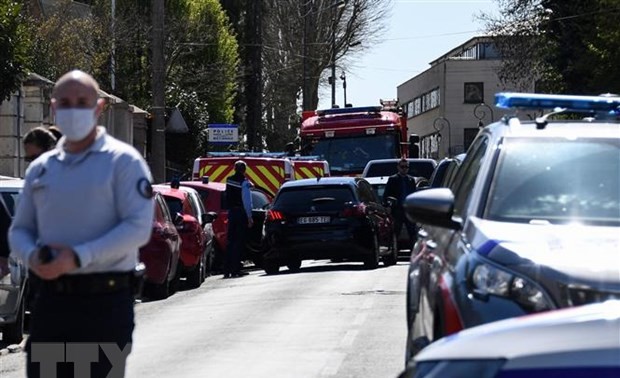 Rambouillet : attaque au couteau dans un commissariat, une policière tuée