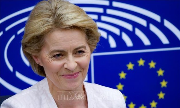 Ursula von der Leyen en tournée pour défendre le plan de relance européen