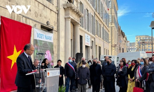 Dévoilement d’une plaque commémorative en l’honneur du président Hô Chi Minh à Marseille