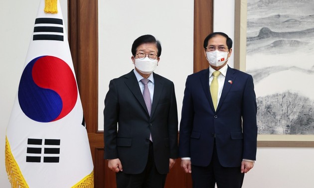 Bùi Thanh Son rencontre le président de l’Assemblée nationale et le ministre sud-coréen des Finances