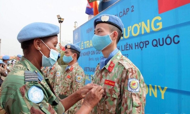 Soixante-trois membres de l'hôpital de campagne de niveau 2 numéro 3 du Vietnam à l'honneur