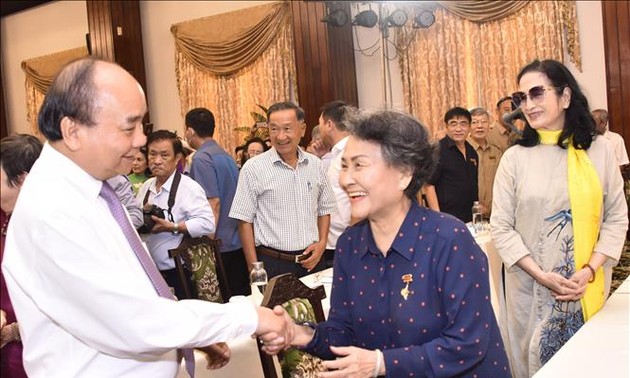 Nguyên Xuân Phuc rencontre des anciens élèves du Sud