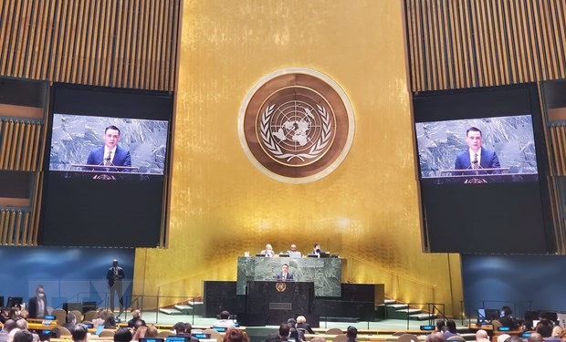 Dang Hoàng Giang travaille avec le président de la 77e Assemblée générale de l’ONU