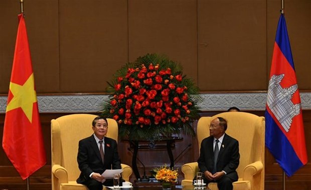 Heng Samrin rencontre les parlementaires d’amitié Vietnam-Cambodge