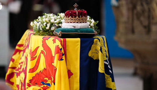 Royaume-Uni : le cercueil de la reine est arrivé à Buckingham palace