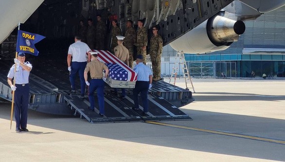 159e remise de restes de soldats américains