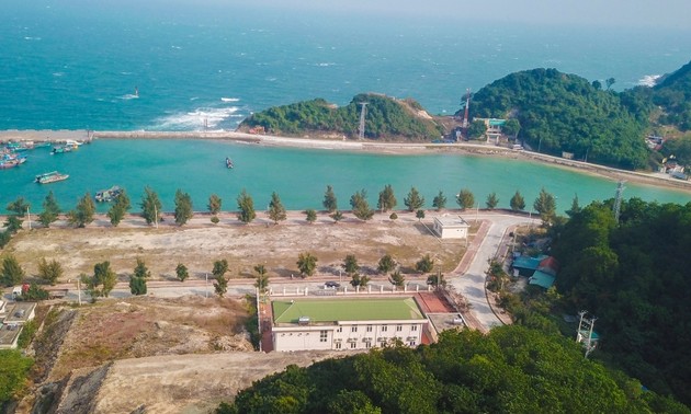 Une école sur l'île Trân