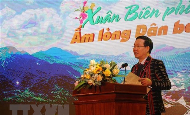 Têt 2023: Vo Van Thuong remet des cadeaux aux habitants du district d’A Luoi