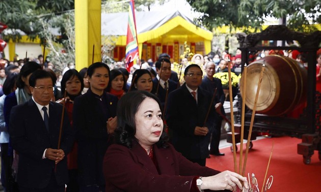 Vo Thi Anh Xuân à la célébration du 1983e anniversaire de l'insurrection des deux Sœurs Trung