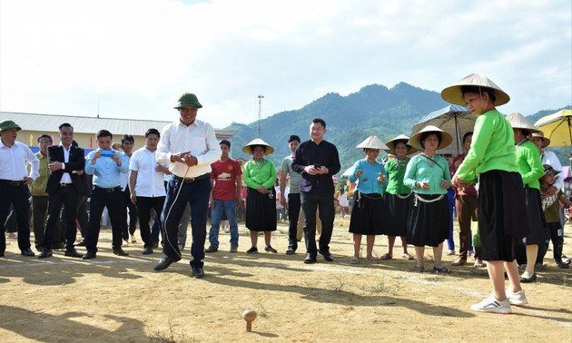 Tuc khang, la toupie des Tày