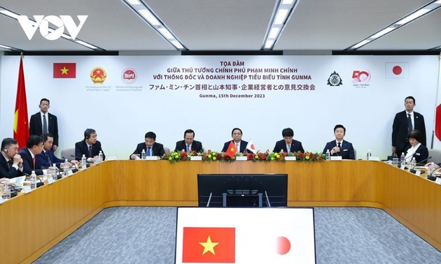 Table ronde entre Pham Minh Chinh, le gouverneur et les entreprises de la préfecture de Gunma