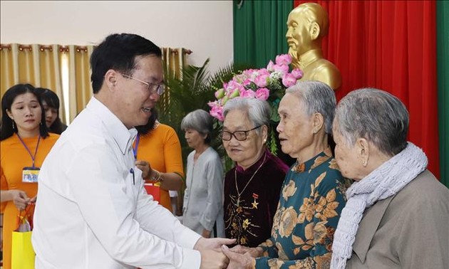 Vo Van Thuong présente ses voeux du Têt à Vinh Long