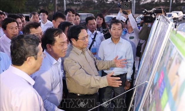 Le Premier ministre Pham Minh Chinh inspecte des projets prioritaires dans la province de Tiên Giang