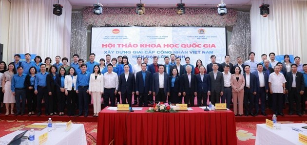 Colloque national sur l’édification d’une classe ouvrière vietnamienne moderne et puissante