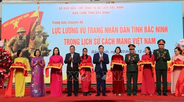 Expositions en l’honneur du 80e anniversaire de la fondation de l’Armée populaire du Vietnam