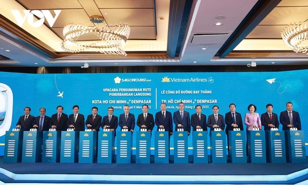 Le secrétaire général  à la cérémonie d'annonce d’une ligne directe Hô Chi Minh ville - Denpasar