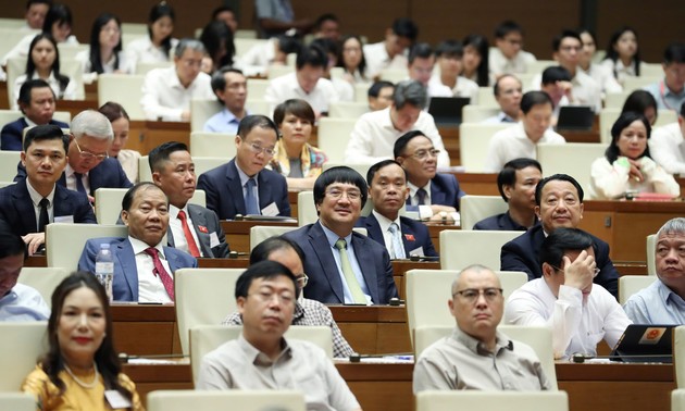 L’Assemblée nationale débat du modèle de cour populaire à trois niveaux