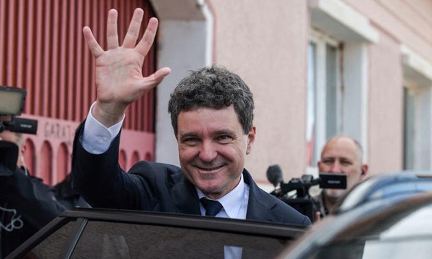 Élections en Roumanie et Pologne: les pro-européens en tête