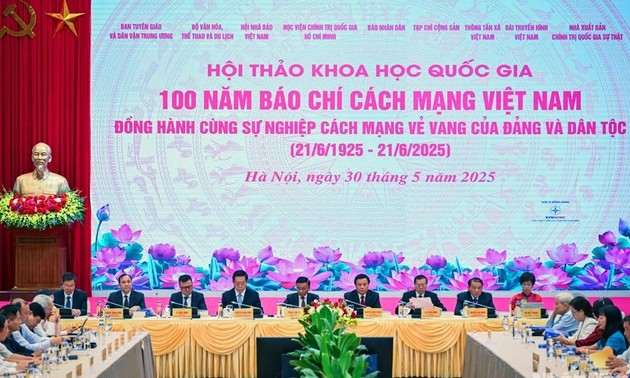 Colloque “100 ans de presse révolutionnaire vietnamienne au service de la cause glorieuse du Parti et de la nation”