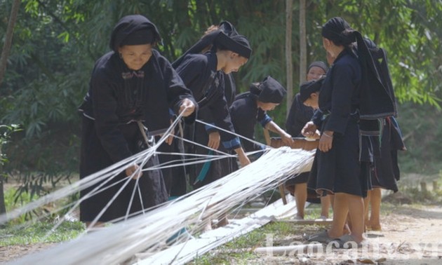 Des fils et des racines: le tissage des La Chi de Lào Cai