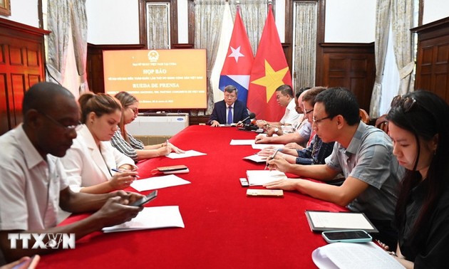 XVIe Congrès national du PCV: les journalistes cubains saluent les réussites du développement vietnamien