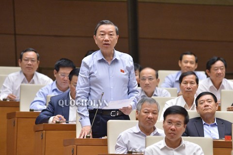 사이버 공간에서의 사실 왜곡 선전 행위 투쟁 및 처리를 위한 법률 완비