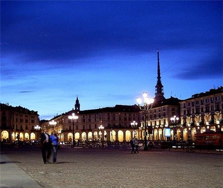 Pembukaan “ Ruang Kebudayaan Vietnam” di Turin, Italia