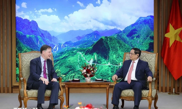 Pham Minh Chinh rencontre Nick Clegg, président de Meta pour les affaires internationales