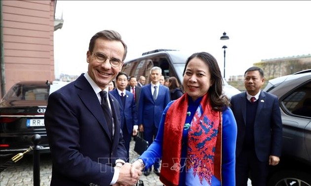 Vo Thi Anh Xuân rencontre le Premier ministre suédois