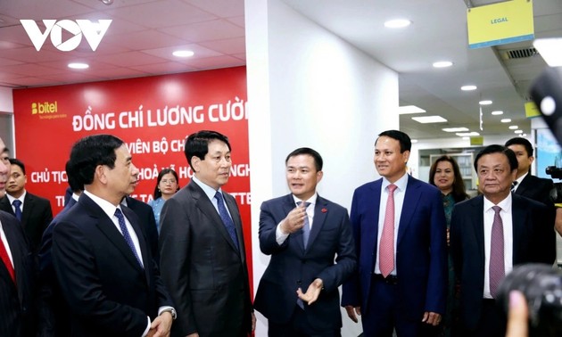 Luong Cuong se rend au siège de la société Bitel au Pérou