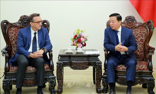 Trân Hông Hà rencontre le vice-président du groupe français CMA-CGM