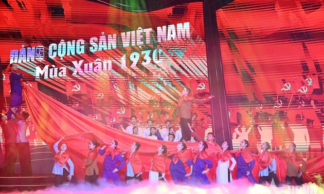 Un spectacle pour les 95 ans du Parti communiste vietnamien 