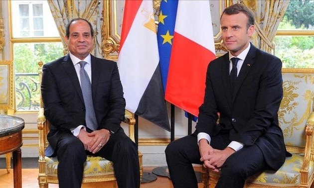 Les présidents égyptien et français en visite à Al-Arich, aux portes de Gaza